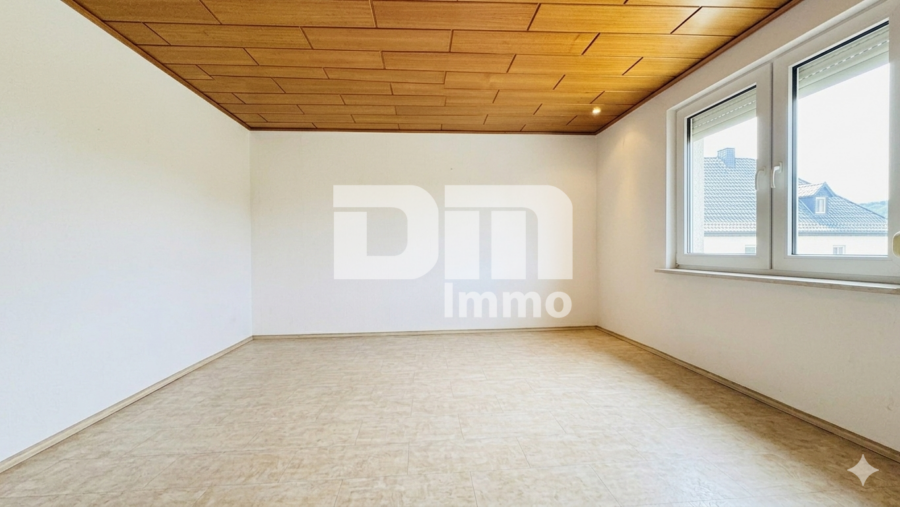 Modernisiertes Zweifamilienhaus mit Maisonettebereich in Panorama Traumlage + Garage / Terrasse - OG Wohn / Esszimmer